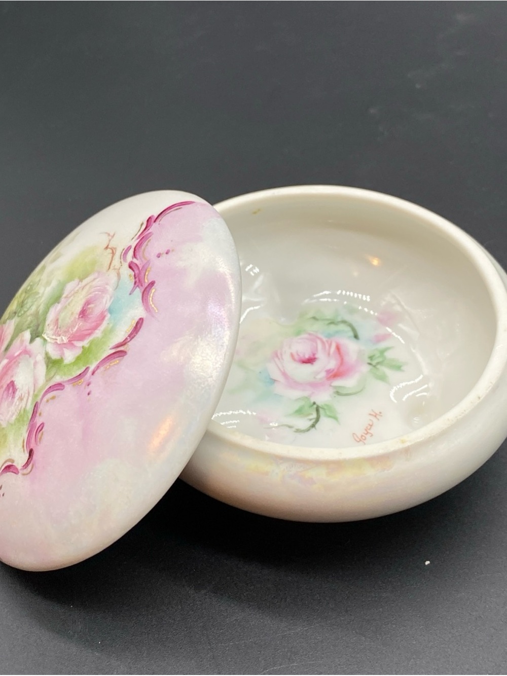 Hand painted Trinket/Powder Box Lidded Footed - Picture 4 of 10